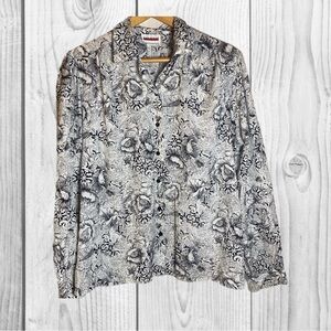 Floral Print Button-Down Shirt in Black & White Judy bond size 16 plus size